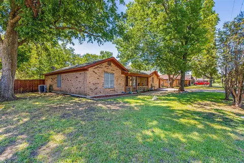 417 E White St, Pilot Point, TX 76258 photo 2