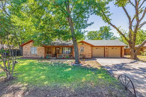 417 E White St, Pilot Point, TX 76258