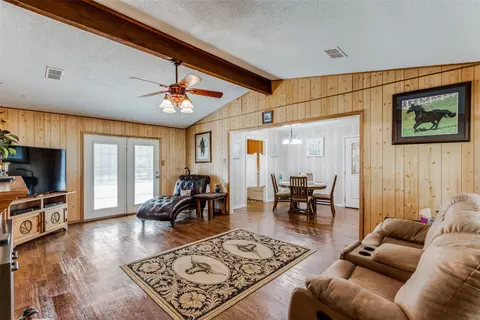 417 E White St, Pilot Point, TX 76258 photo 9