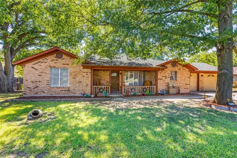 417 E White St, Pilot Point, TX 76258 photo 3