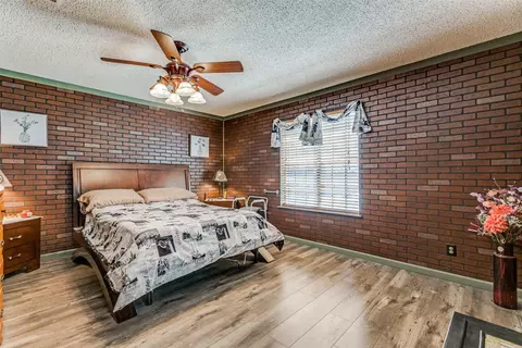 417 E White St, Pilot Point, TX 76258 photo 17
