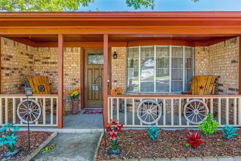 417 E White St, Pilot Point, TX 76258 photo 5