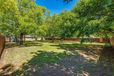 417 E White St, Pilot Point, TX 76258 photo 7
