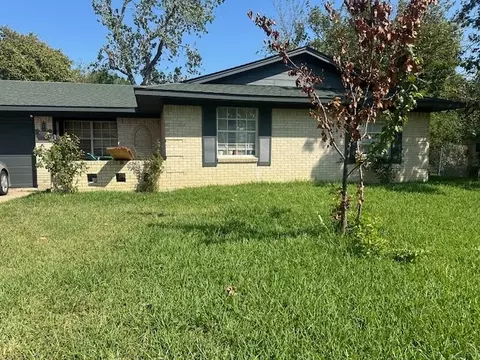 2322 Halifax Dr, Carrollton, TX 75006