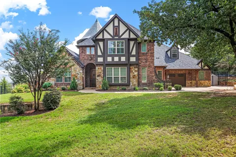 1225 Overland Dr, Burleson, TX 76028