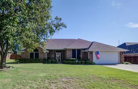 1709 Meadowbrook Ct, Decatur, TX 76234