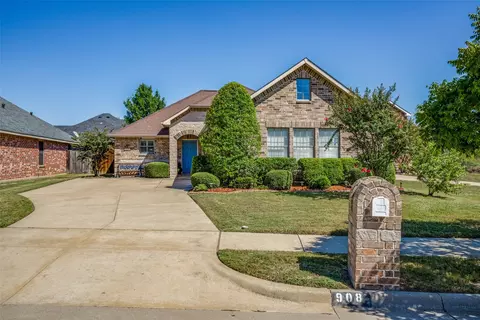 908 Atlanta Dr, Denton, TX 76208