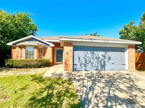 8081 Summer Sun Dr, Fort Worth, TX 76137