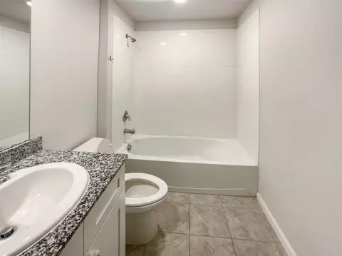 Bath - 1902 Skylar Ln, Cleburne, TX 76033 photo 3 of 3