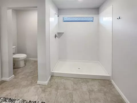 Bath - 1902 Skylar Ln, Cleburne, TX 76033 photo 2 of 3