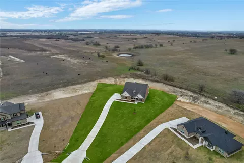 151 Steppes Ct, Decatur, TX 76234