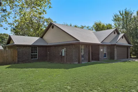 Exterior - 407 Thomas St, Terrell, TX 75160 photo 2 of 10