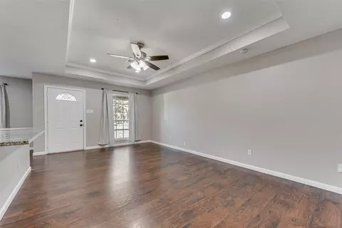 Living - 407 Thomas St, Terrell, TX 75160 photo 1 of 3