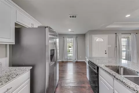 Entry Way - 407 Thomas St, Terrell, TX 75160 photo 1 of 3