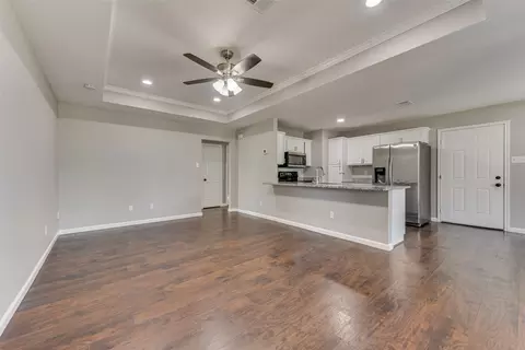 Living - 407 Thomas St, Terrell, TX 75160 photo 2 of 3