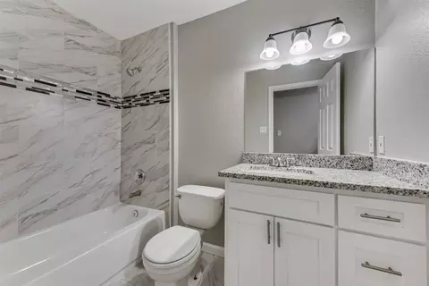 Bath - 407 Thomas St, Terrell, TX 75160 photo 1 of 2
