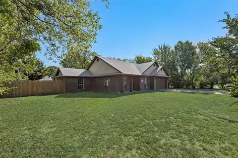Exterior - 407 Thomas St, Terrell, TX 75160 photo 3 of 10