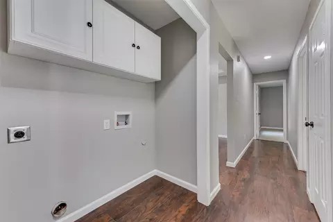 Entry Way - 407 Thomas St, Terrell, TX 75160 photo 2 of 3