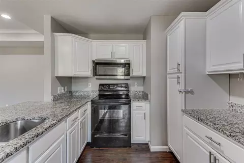 Kitchen - 407 Thomas St, Terrell, TX 75160 photo 2 of 2