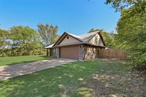 Exterior - 407 Thomas St, Terrell, TX 75160 photo 5 of 10
