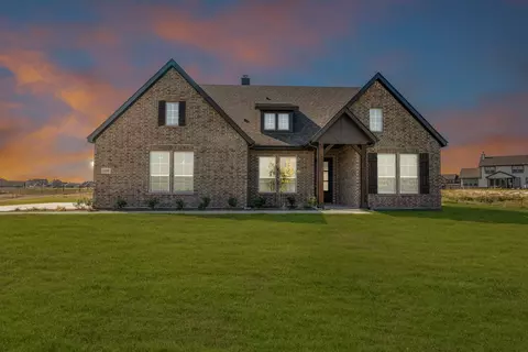 104 Steppes Ct, Decatur, TX 76234