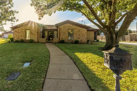 1624 Westridge Dr, Hurst, TX 76054