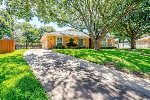 7012 Winchester Pl, Fort Worth, TX 76133