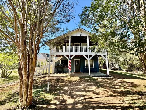 2504 Hillcrest Dr, Granbury, TX 76048