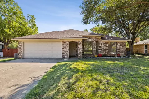 1225 Usher St, Benbrook, TX 76126