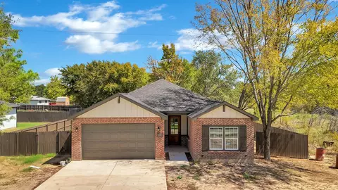 200 Luzon St, Tool, TX 75143