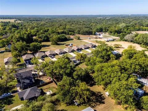 721 E Bullock Rd, Denison, TX 75021 photo 4