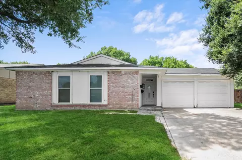 2500 Joanna Ct, Arlington, TX 76014