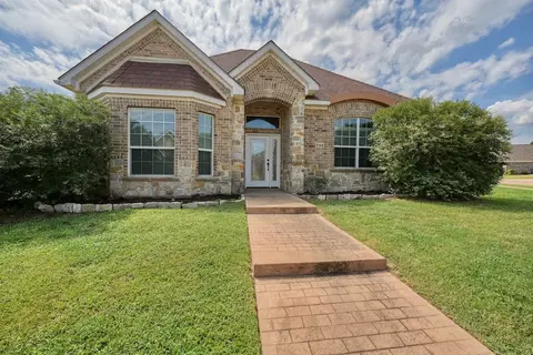 712 White Bear Trl, Lindale, TX 75771
