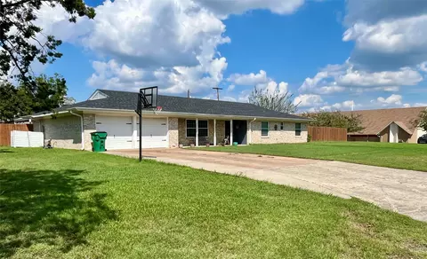1211 E Boynton St, Hamilton, TX 76531