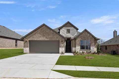 437 Elyse Rd, Keene, TX 76059