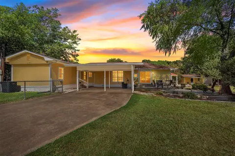 1740 Crestway Dr, West Tawakoni, TX 75474
