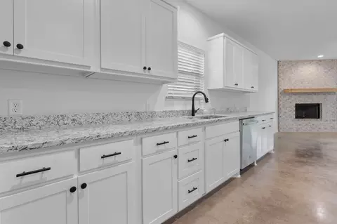 409 E Allen Ave, Godley, TX 76044