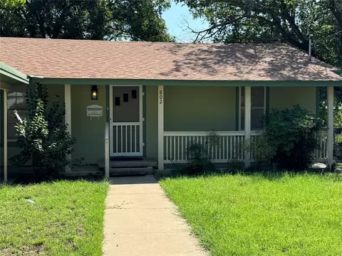 802 N Lane St, Comanche, TX 76442