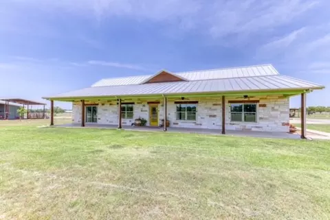 1010 Rambling Oaks Ln, Weatherford, TX 76088