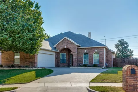 5237 Alta Loma Dr, Fort Worth, TX 76244