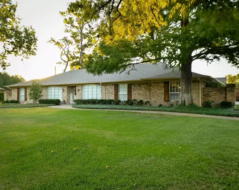 102 Brookhollow Dr, Terrell, TX 75160