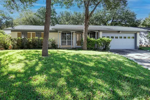 10 Honor Oak Ln, Bedford, TX 76022