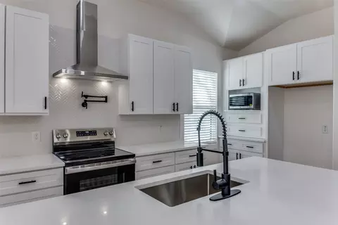5501 Eisenhower Dr, Fort Worth, TX 76112