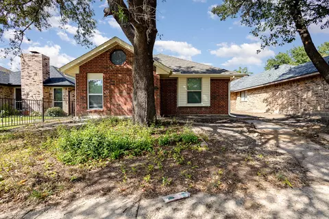 1521 Creek Bluff Cir, Mesquite, TX 75149