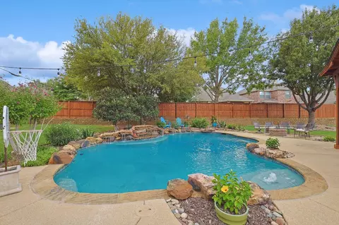 1099 Metalmark Ct, Lantana, TX 76226