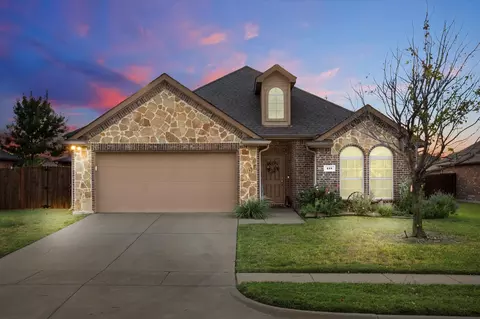 115 Honeysuckle Ln, Waxahachie, TX 75165