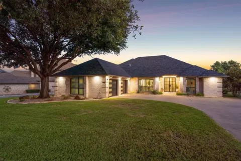 4007 Crescent Dr, Granbury, TX 76049