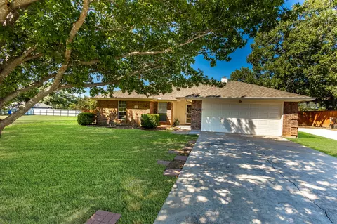 721 Arledge St, Azle, TX 76020