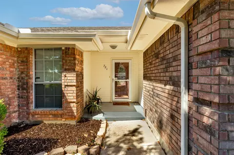 721 Arledge St, Azle, TX 76020 photo 3