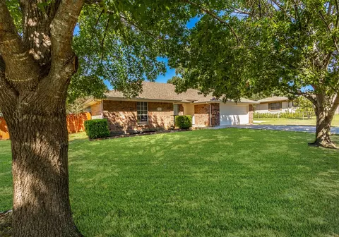 721 Arledge St, Azle, TX 76020 photo 2